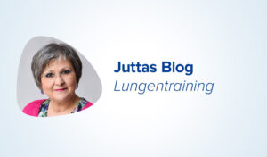 Portrait einer älteren Frau mit kurzen grauen Haaren neben dem Text Juttas Blog Lungentraining.
